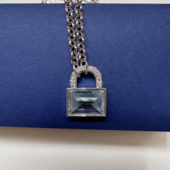 Swaroski Adjustable Bracelets with Crystals Rectangular Cut - Picture 4 of 6